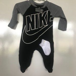 Nike Newborn Black One Piece with Nike Logo zip up size Newborn 50-56 cm